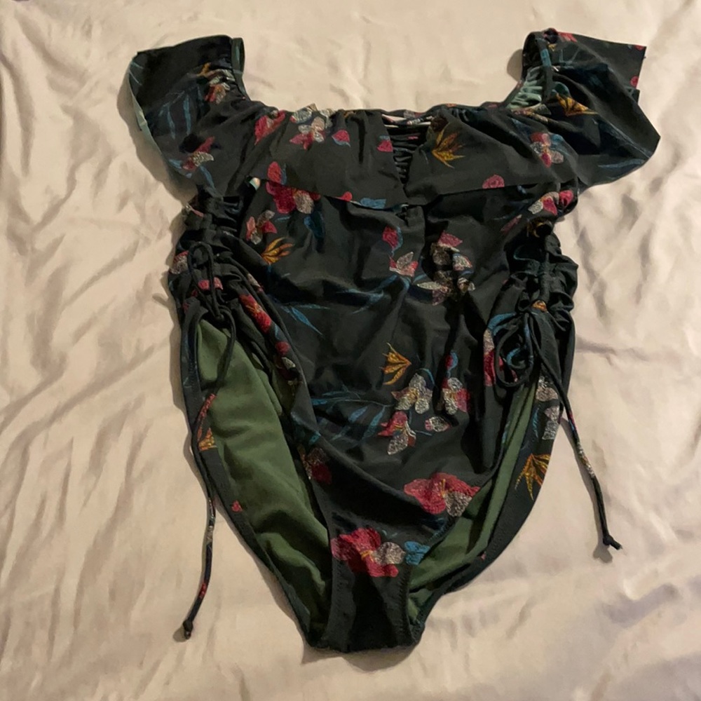 Super cute 1 piece swimsuit